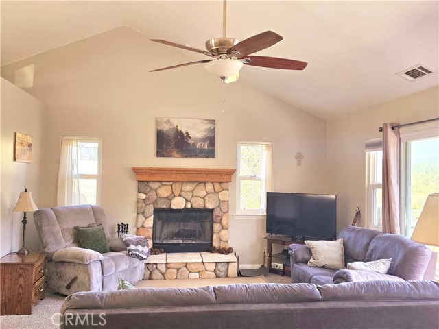 Detail Gallery Image 7 of 28 For 22337 Briarwood, Crestline,  CA 92325 - 4 Beds | 2/1 Baths