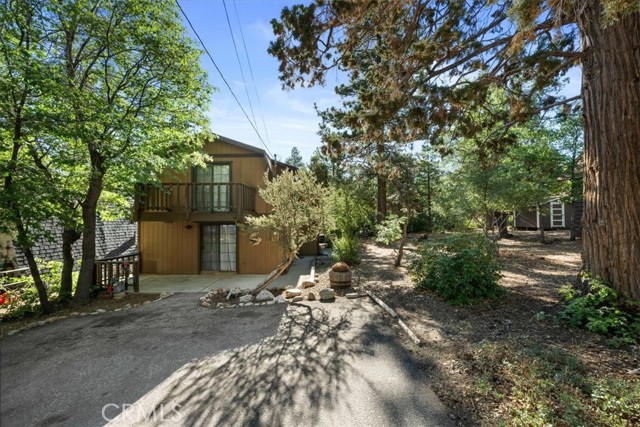 755 Holmes Lane, Sugarloaf CA: https://media.crmls.org/medias/5ab5322f-be33-4200-b745-b3cad893e732.jpg