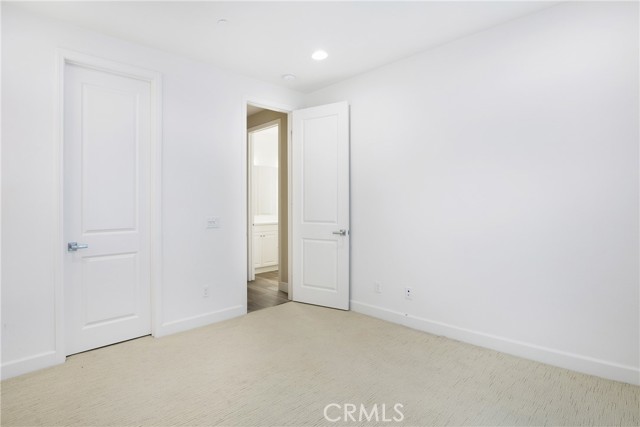 Image 21 of 35 For 5061 Kensington Avenue