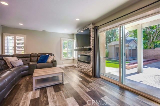 Detail Gallery Image 11 of 48 For 2311 via Pacifica, Corona,  CA 92882 - 4 Beds | 3 Baths