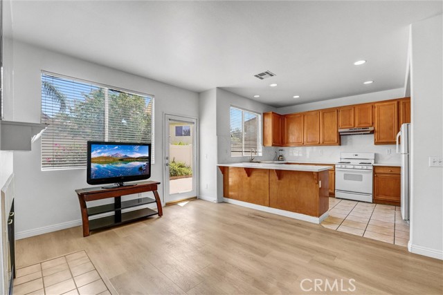 Detail Gallery Image 11 of 32 For 27231 Marisa Dr, Canyon Country,  CA 91387 - 4 Beds | 3 Baths