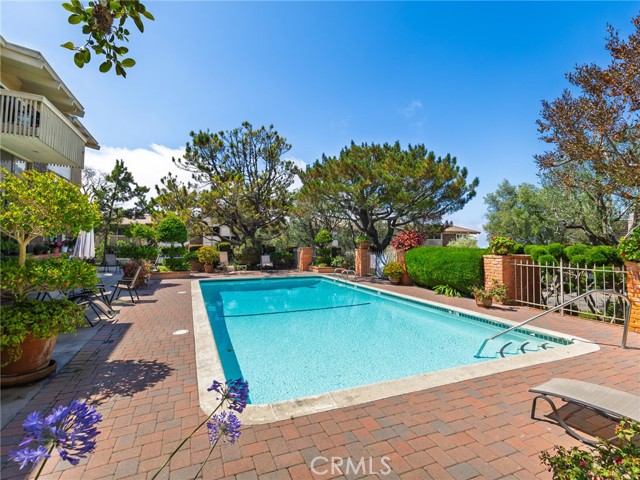 6526 Ocean Crest Drive, Rancho Palos Verdes CA: https://media.crmls.org/medias/5ab65971-6e53-4a26-8102-ee31e109e676.jpg