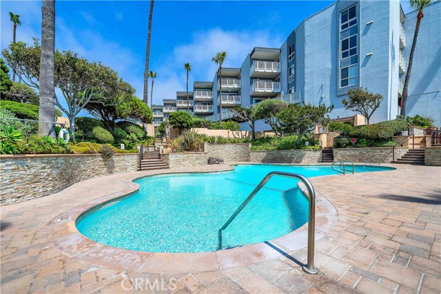 Detail Gallery Image 2 of 14 For 620 the Village #111,  Redondo Beach,  CA 90277 - 1 Beds | 1 Baths