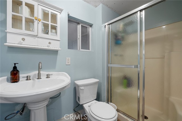 8054 Rhodes Avenue, North Hollywood CA: https://media.crmls.org/medias/5ab6e1ad-8ba4-409c-aa0d-2e1f639c8c89.jpg