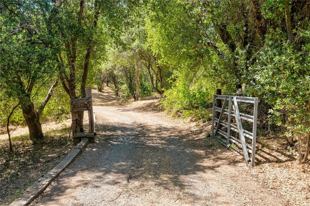 https://media.crmls.org/medias/5ab81f4f-df9a-4984-877b-37b8ef30e379.jpg?preset=X-Large