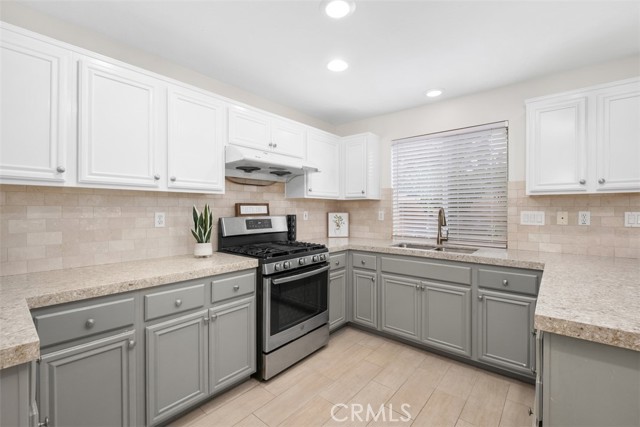 Detail Gallery Image 15 of 39 For 50 Linhaven, Irvine,  CA 92602 - 4 Beds | 2/1 Baths