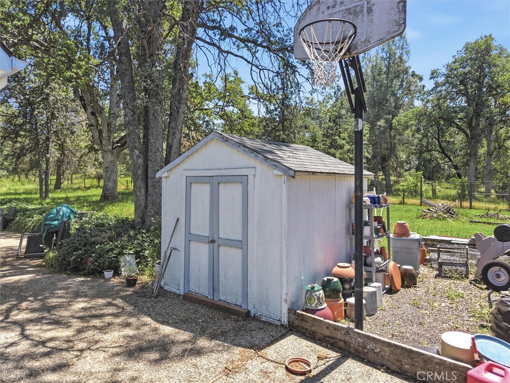 https://media.crmls.org/medias/5ab8b4c1-9be8-4ca1-8e2c-decfa301a971.jpg?preset=X-Large