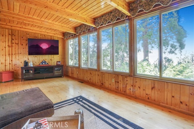 Detail Gallery Image 6 of 39 For 1954 Nob Hill Dr, Running Springs,  CA 92382 - 4 Beds | 2 Baths