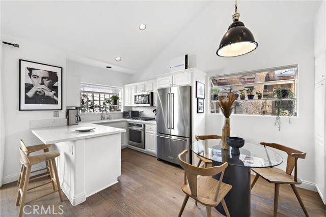 718 1/2 Marguerite Avenue, Corona del Mar CA: https://media.crmls.org/medias/5ab9ca4c-3148-4ef7-a6bc-7839956b6cd1.jpg