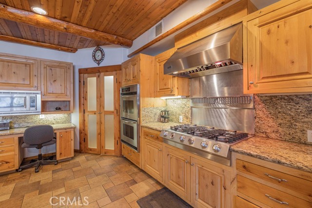 Detail Gallery Image 26 of 70 For 40202 Lakeview Dr, Big Bear Lake,  CA 92315 - 5 Beds | 3/1 Baths