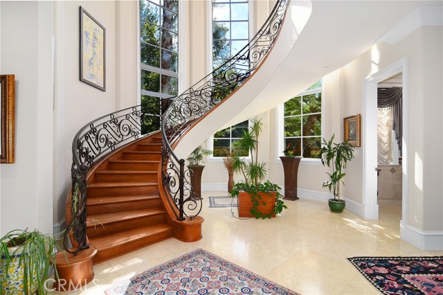 Detail Gallery Image 32 of 73 For 18933 La Montana Pl, Tarzana,  CA 91356 - 7 Beds | 6/1 Baths