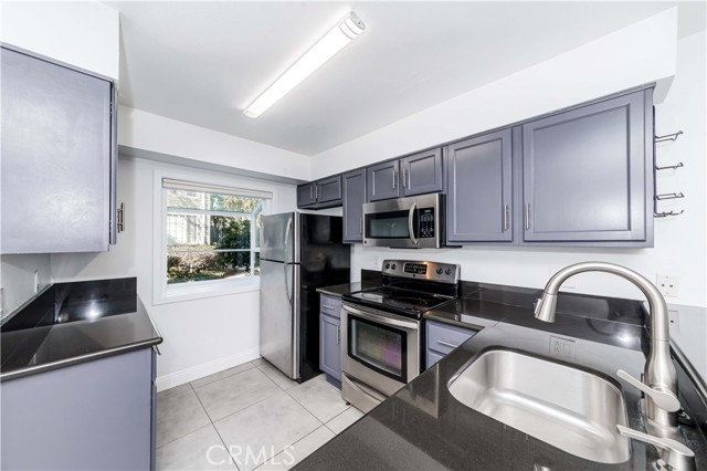 Detail Gallery Image 9 of 36 For 25517 Pine Creek Ln #105,  Wilmington,  CA 90744 - 1 Beds | 1 Baths