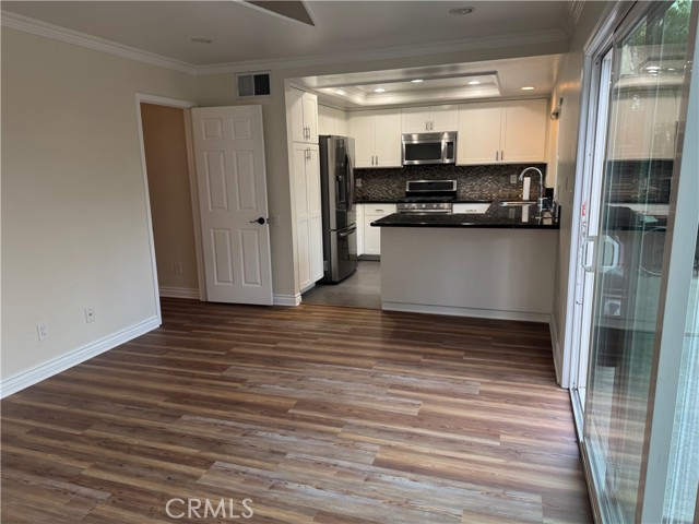 Detail Gallery Image 21 of 23 For 18 Woodsorrel, Irvine,  CA 92604 - 4 Beds | 3 Baths