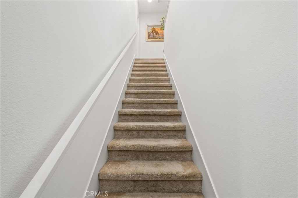 https://media.crmls.org/medias/5aba7f7a-1e2b-47f9-a1c5-aece2b6d2571.jpg?preset=X-Large
