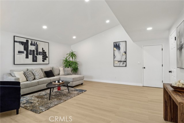 Detail Gallery Image 2 of 23 For 12548 Terra Bella St, Pacoima,  CA 91331 - 3 Beds | 2 Baths