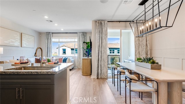 Detail Gallery Image 3 of 22 For 2721 E Amberley Privado, Ontario,  CA 91762 - 2 Beds | 2/1 Baths