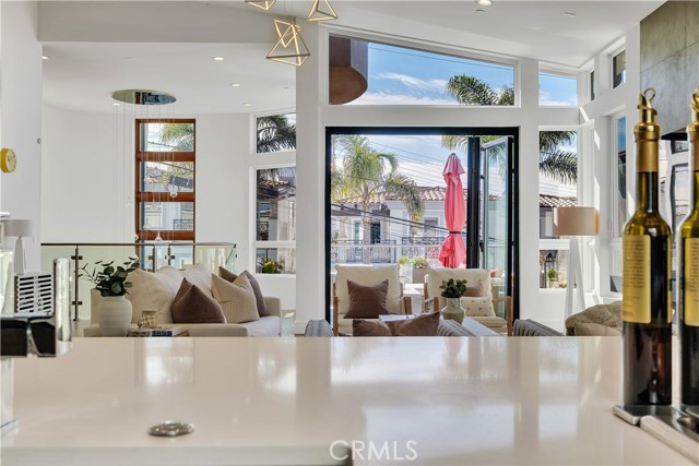 Detail Gallery Image 9 of 73 For 719 1st Pl, Hermosa Beach,  CA 90254 - 4 Beds | 4 Baths