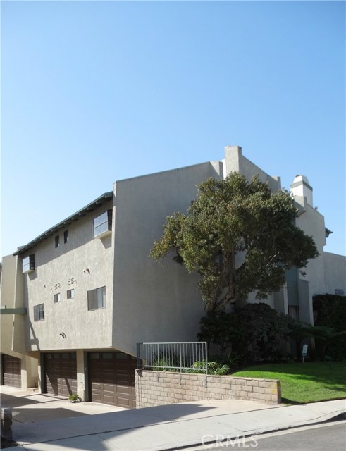 2106 Vanderbilt Lane, Redondo Beach, California 90278, 2 Bedrooms Bedrooms, ,2 BathroomsBathrooms,Residential,Sold,Vanderbilt,PW17231430