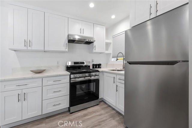 18017 Collins Street, Encino CA: https://media.crmls.org/medias/5abda436-b0eb-44ef-ae63-b13ddb222c44.jpg