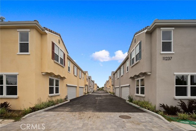 Detail Gallery Image 2 of 34 For 11237 Gladhill Rd #6,  Whittier,  CA 90604 - 3 Beds | 2/1 Baths