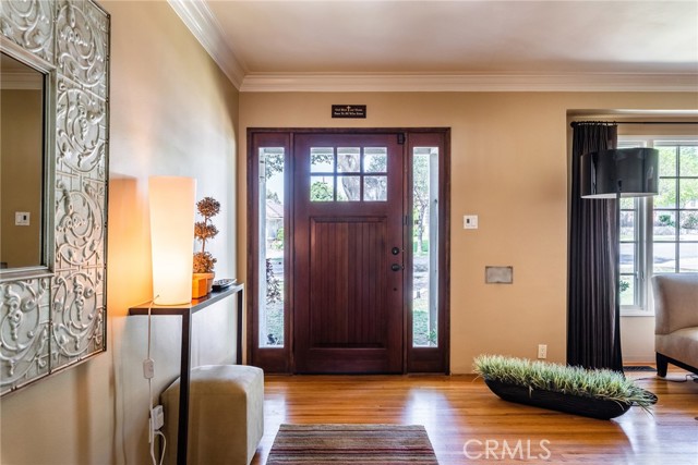 Detail Gallery Image 8 of 20 For 1215 Oak Circle Dr, Glendale,  CA 91208 - 4 Beds | 2/1 Baths