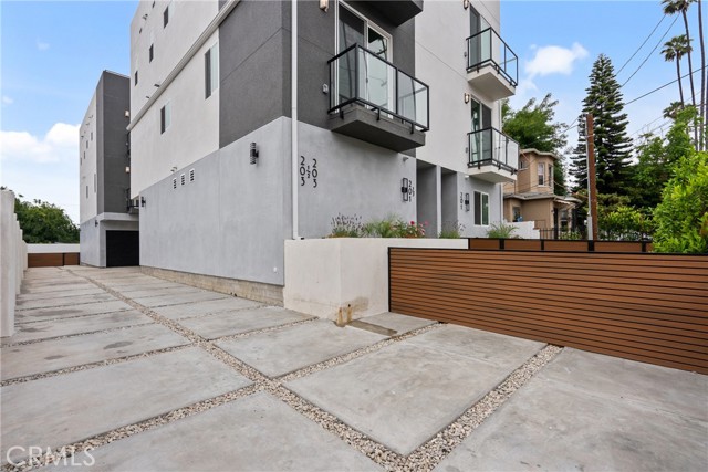 201 S Westlake Ave Unit #203, Los Angeles CA: https://media.crmls.org/medias/5ac0f2e0-0ac5-4e56-ae25-0976fa3712fd.jpg