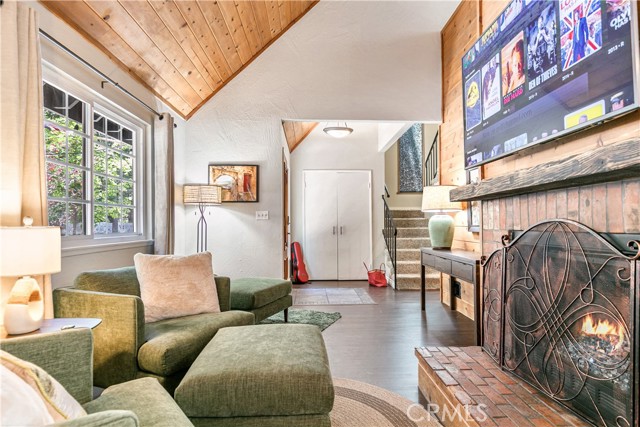 248 Hemlock Drive, Lake Arrowhead CA: https://media.crmls.org/medias/5ac143cd-db30-4640-bf61-0ce2c3df1ba7.jpg