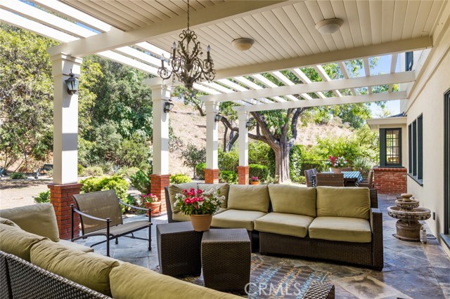 1624 Arboles Drive, Glendale CA: https://media.crmls.org/medias/5ac195d3-3f91-4ff6-8501-1beb92a74b03.jpg