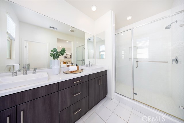 Detail Gallery Image 25 of 30 For 222 Harringay, Irvine,  CA 92618 - 3 Beds | 3/1 Baths