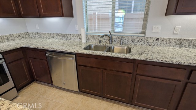 Detail Gallery Image 12 of 42 For 1424 Misty Ln, Beaumont,  CA 92223 - 4 Beds | 3 Baths