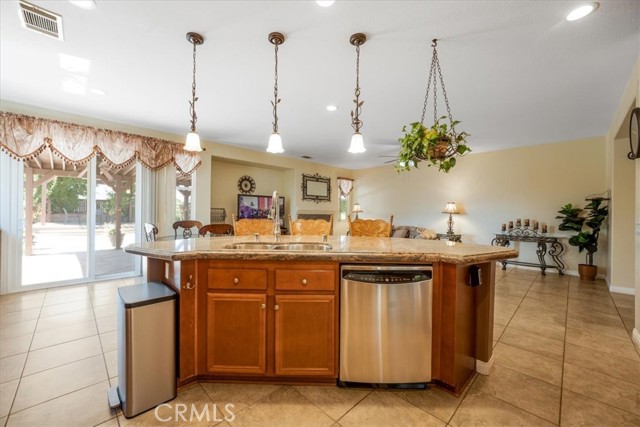 19247 Mountain Shadow Lane, Perris CA: https://media.crmls.org/medias/5ac244ac-81ff-4e1c-9b9b-b40dd44d08cc.jpg