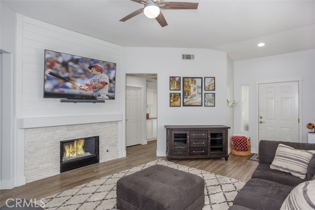 33183 Eagle Point Drive, Yucaipa CA: https://media.crmls.org/medias/5ac28382-3b32-4f27-9048-89f03bc0590a.jpg