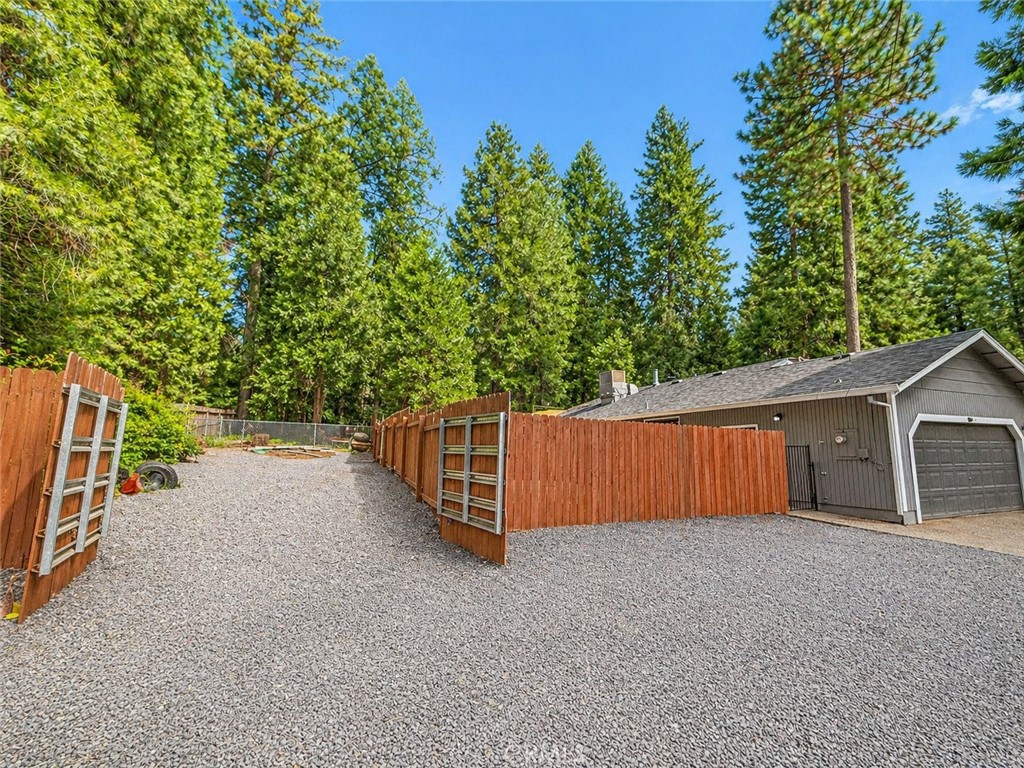 https://media.crmls.org/medias/5ac30079-d0da-45ed-a28e-134a17858561.jpg?preset=X-Large