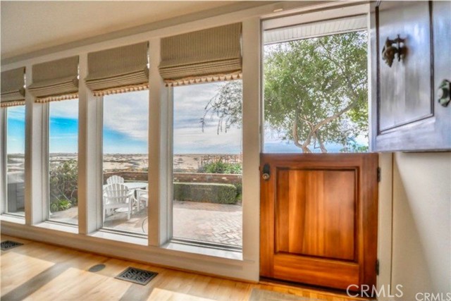 Detail Gallery Image 7 of 25 For 1105 E Balboa Blvd, Newport Beach,  CA 92661 - 3 Beds | 2/1 Baths