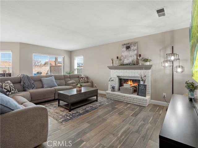 Detail Gallery Image 19 of 42 For 38948 Glenwood, Palmdale,  CA 93551 - 4 Beds | 3 Baths