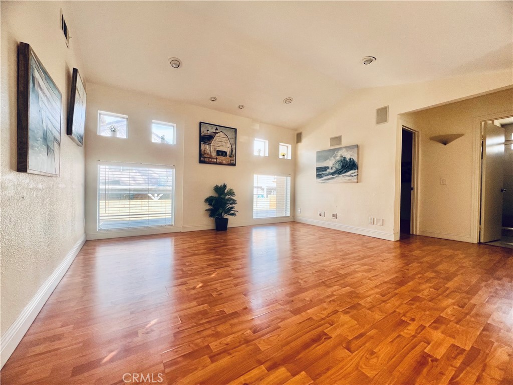 https://media.crmls.org/medias/5ac36459-0f0d-43f2-b9e5-c273e922b358.jpg?preset=X-Large