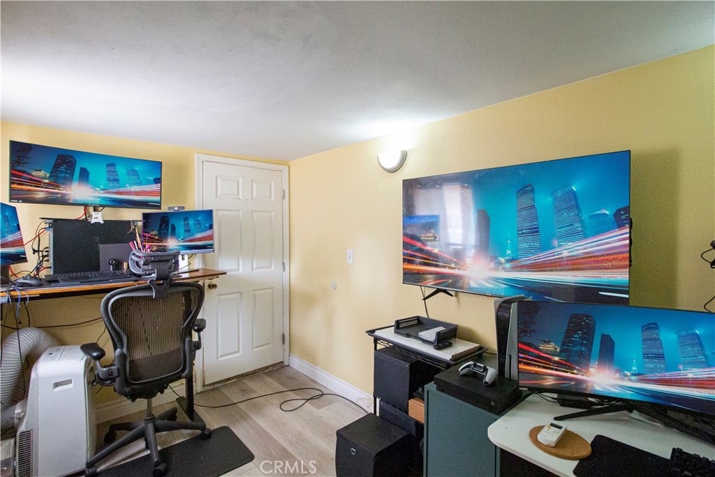 https://media.crmls.org/medias/5ac403df-e31d-4392-a463-63ebecdb4b09.jpg?preset=X-Large