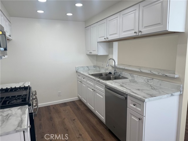 Detail Gallery Image 2 of 25 For 7305 Milwood Ave #7,  Canoga Park,  CA 91303 - 2 Beds | 1 Baths