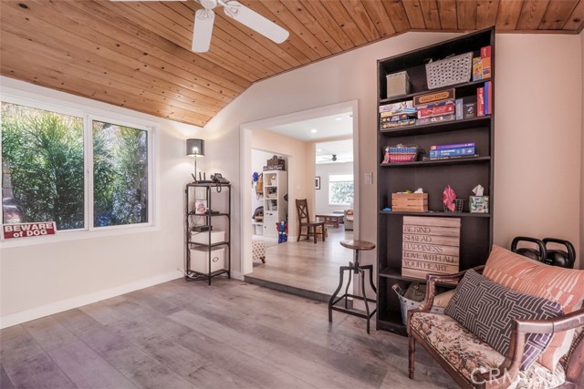 22960 Crespi Street, Woodland Hills CA: https://media.crmls.org/medias/5ac4e6c8-6298-4914-9669-7a086d0c8b2f.jpg
