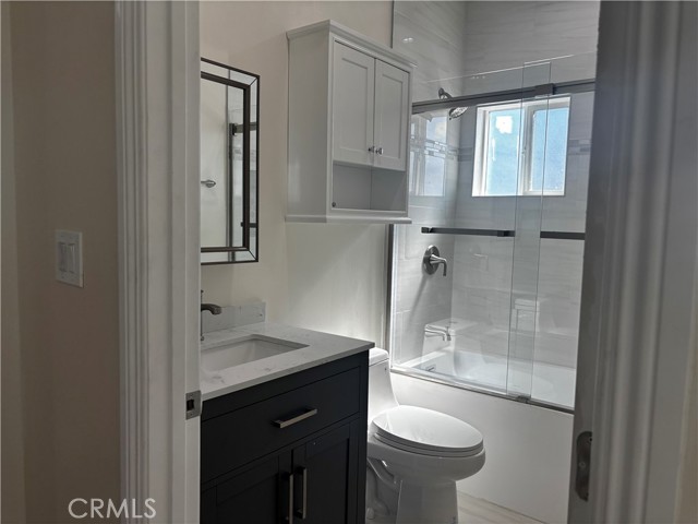 Detail Gallery Image 18 of 23 For 8644 N Corbin Ave #N,  Northridge,  CA 91324 - 3 Beds | 3 Baths