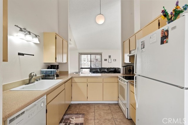 2 Village Lane, Tehachapi CA: https://media.crmls.org/medias/5ac5ae27-b927-4592-92fc-a786b8b484fe.jpg
