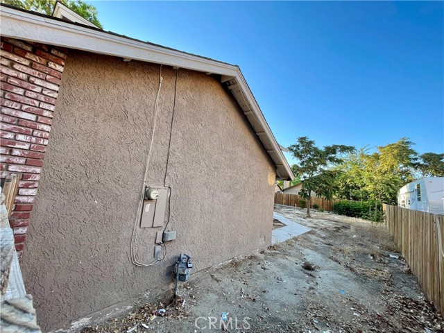 Detail Gallery Image 7 of 31 For 647 E Jenner St, Lancaster,  CA 93535 - 3 Beds | 2/1 Baths