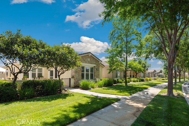 1564 Four Seasons Circle, Beaumont CA: https://media.crmls.org/medias/5ac772a1-3ca1-4c66-b356-0349c46ed0c4.jpg