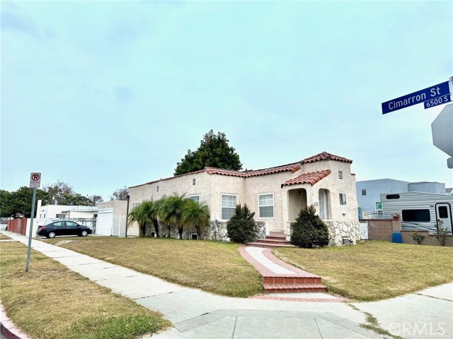 Detail Gallery Image 2 of 15 For 2067 W 65th Pl, Los Angeles,  CA 90047 - 3 Beds | 2 Baths