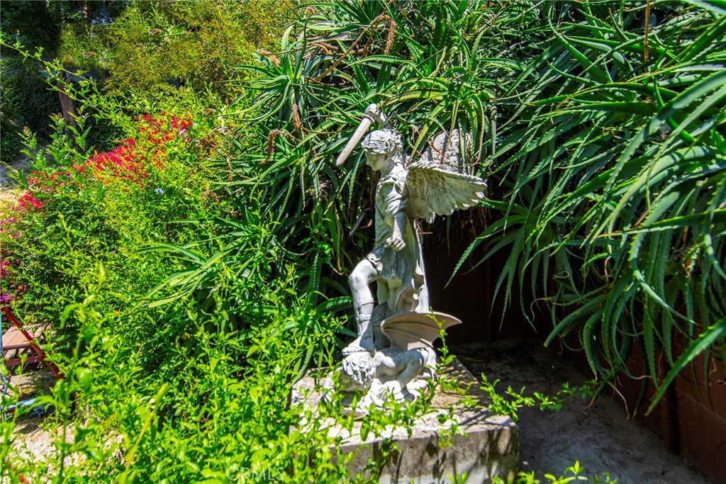 https://media.crmls.org/medias/5ac80c11-331a-42f6-a6ae-ac7e6f6c144e.jpg?preset=X-Large