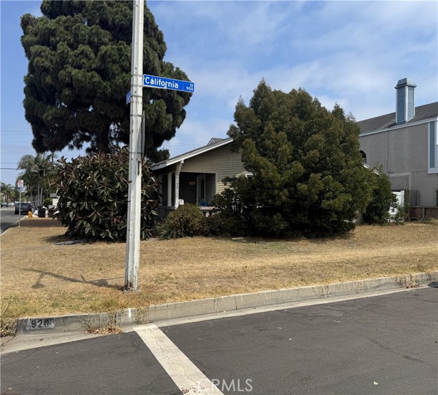920 California Street, Huntington Beach CA: https://media.crmls.org/medias/5ac981bb-589e-4584-b768-f9bb347beb1e.jpg