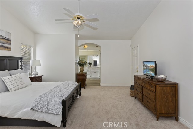 13660 SPRING VALLEY PKWY, Victorville CA: https://media.crmls.org/medias/5ac9da45-8b4f-4cfc-993d-457d8a173d92.jpg