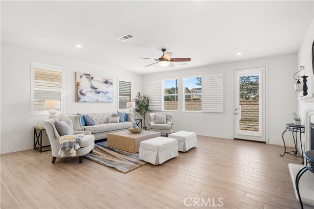 Detail Gallery Image 8 of 25 For 6979 Housatonic Ct, Jurupa Valley,  CA 91752 - 5 Beds | 3 Baths