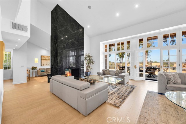 15464 Duomo Via Street, Bel Air CA: https://media.crmls.org/medias/5acaa0f7-2f95-4cf6-9ff9-e89babbaa818.jpg