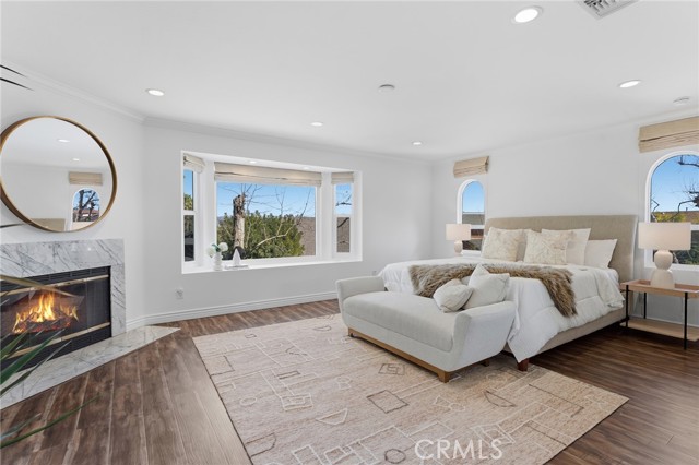 Detail Gallery Image 14 of 34 For 3831 Saint Johnswood Dr, Woodland Hills,  CA 91364 - 5 Beds | 3/1 Baths